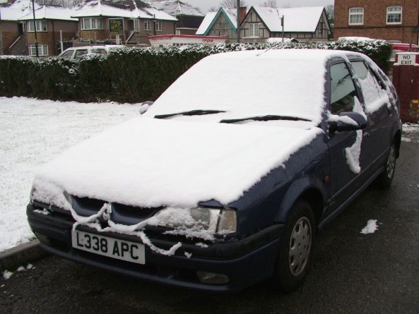 Лайфхаки и советы: О чем нужно помнить британским владельцам авто зимой