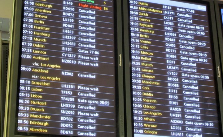 Происшествия: Более сотни рейсов отменено из-за окутавшего Великобританию тумана