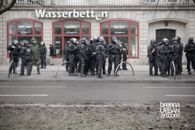 В мире: Немецкая полиция арестовала братьев, планировавших теракт в одном из торговых центров