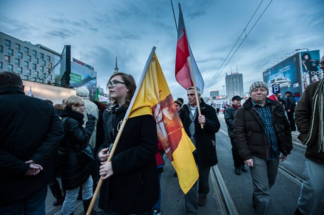 В мире: Польская оппозиция продлевает протест после разногласий о новых правилах для СМИ