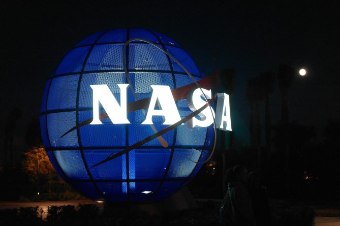 Технологии: NASA собирается запустить нано-звездолет к Альфа-Центавре