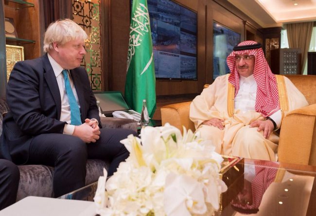 Политика: Борис Джонсон отказался извиняться перед Саудовской Аравией