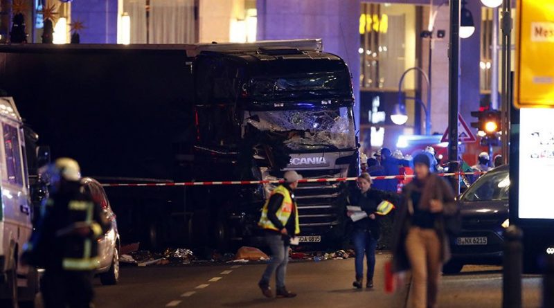 В мире: Полиция ищет водителя, стоящего за терактом в Берлине
