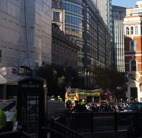 Происшествия: Пожар на Fleet Street парализовал движение в центре Лондона