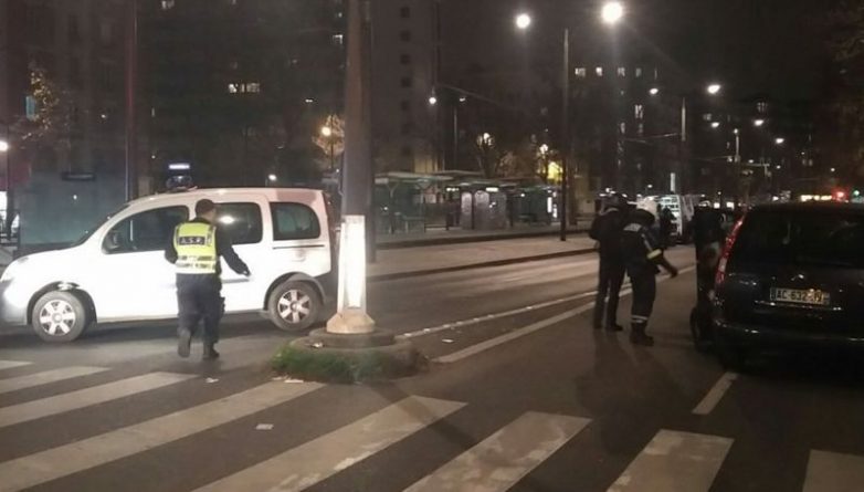 В мире: Вооруженный мужчина взял несколько человек в заложники в Париже