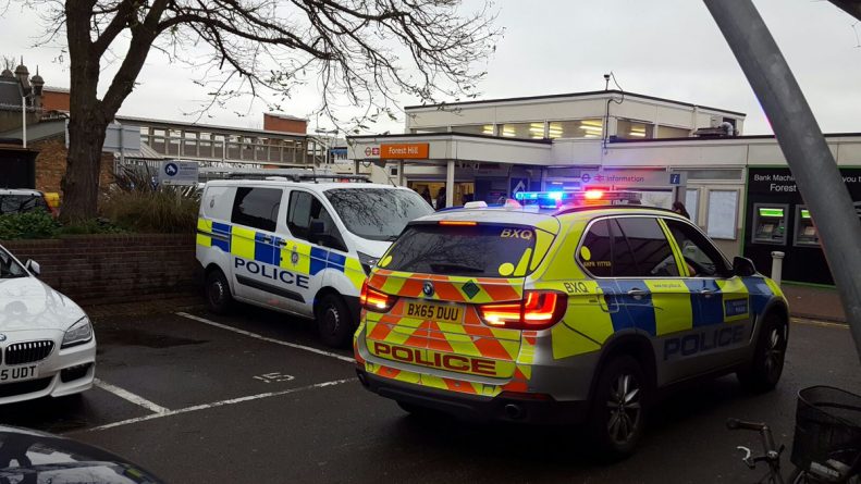 Происшествия: Мужчина в Лондоне напал на прохожих, призывая «убивать мусульман»