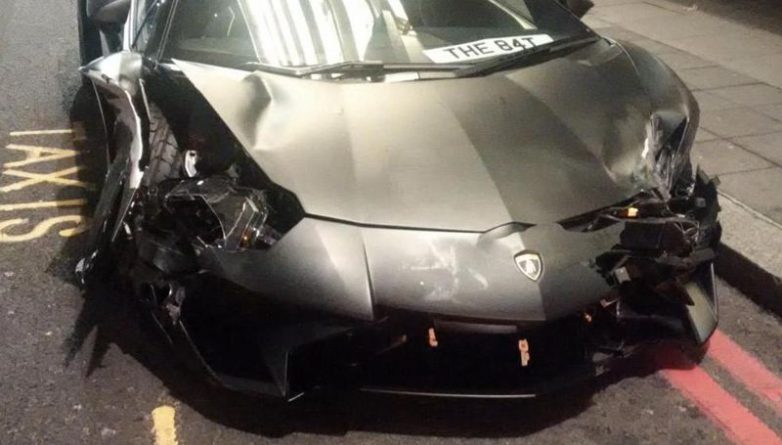 Происшествия: Lamborghini стоимостью 260 000 фунтов врезался в два автомобиля в Лондоне