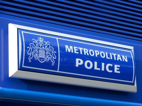Происшествия: Молодого человека сбила машина в cеверном Лондоне