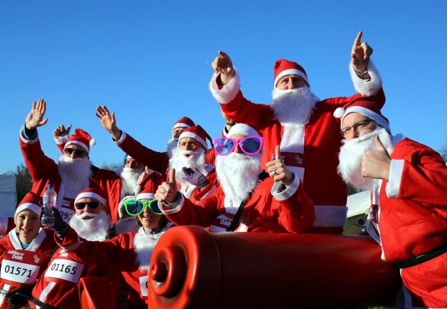 Досуг: Традиционный забег Санта-Клаусов в Лондоне