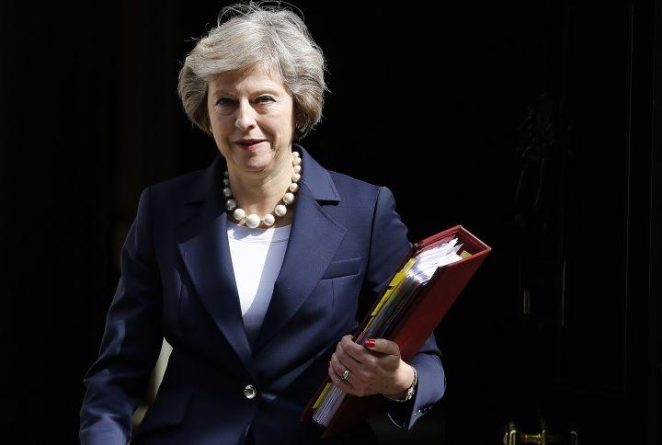 Закон и право: Тереза Мэй хочет вывести Британию из-под юрисдикции Европейского суда