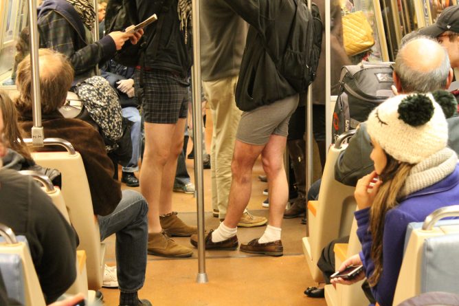 Юмор: В Лондоне вновь пройдет ежегодный день "В метро без штанов"