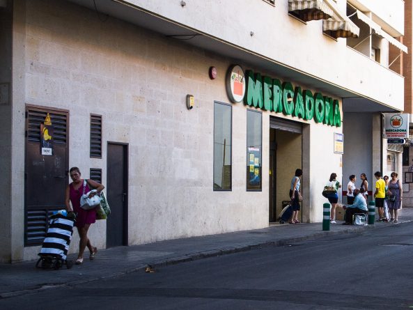 Происшествия: Вооруженный мужчина устроил стрельбу в одном из испанских супермаркетов