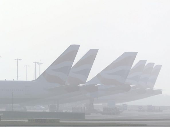 Погода: Более 80 рейсов в Хитроу отменили из-за тумана