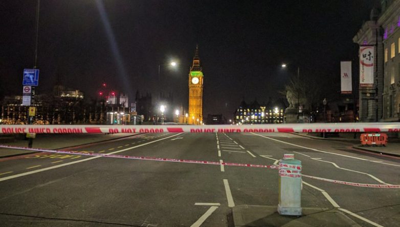Происшествия: В Темзе обнаружили бомбу времен Второй мировой войны: мосты Waterloo и Westminster перекрыты