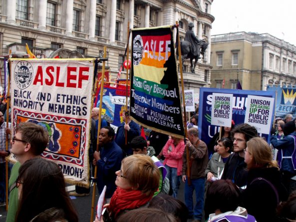 Общество: Забастовки: лидеры профсоюзов "манипулируют" общественным мнением