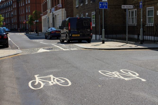 Досуг: Парламентарий: велосипедные дорожки нужно уменьшить в пользу автомобилей