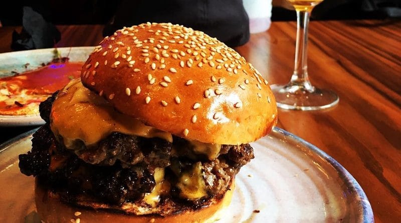 В четверг в Le Bun будут раздавать бесплатные чизбургеры 14022017 Досуг: В четверг в Le Bun будут раздавать бесплатные чизбургеры