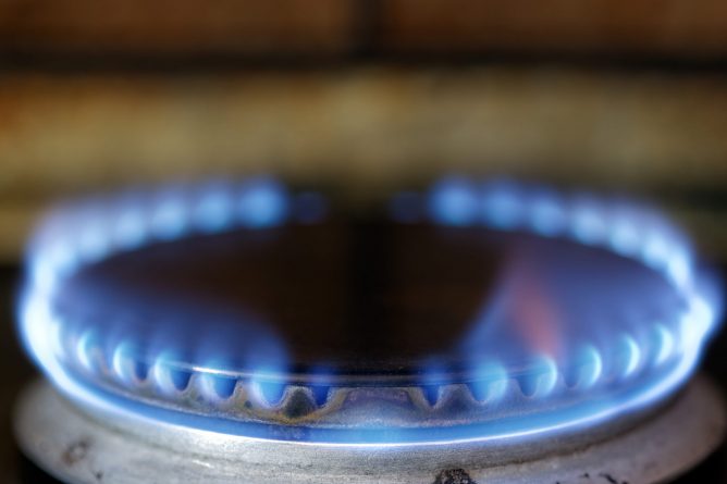 Бизнес и финансы: Жителей Великобритании ожидает рост цен на газ и электричество