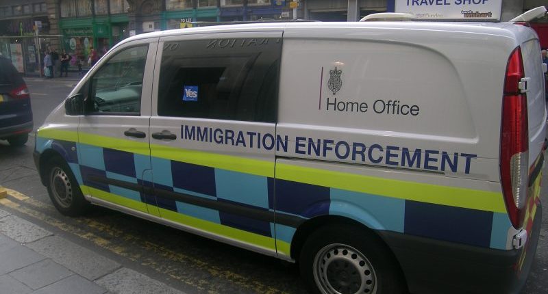 Общество: Женщину хотят депортировать после 27 лет проживания в Британии