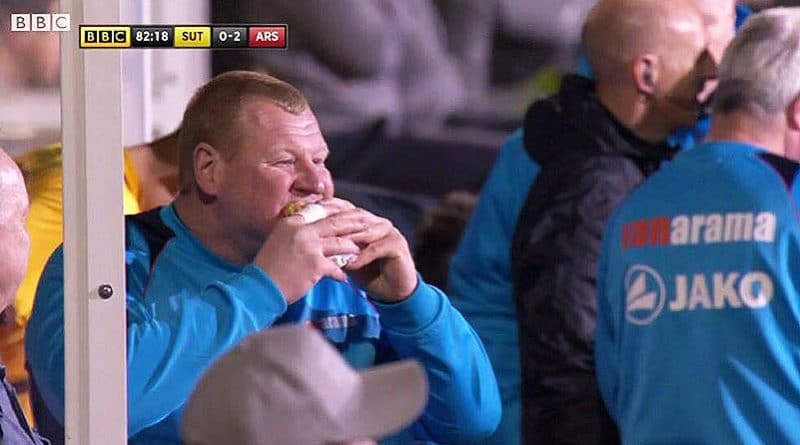 Спорт: Веселая шапка и бутерброд, как предмет раздора