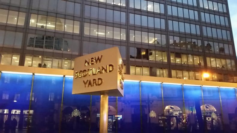 Происшествия: Участие в подготовке теракта: Лондонская полиция задержала 5 подростков