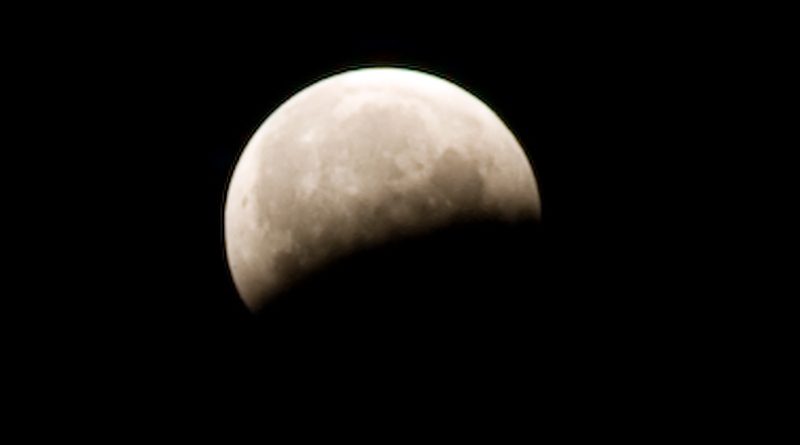 В эту пятницу будет лунное затмение, полнолуние и новогодняя комета 09022017 Досуг: В эту пятницу будет лунное затмение, полнолуние и новогодняя комета