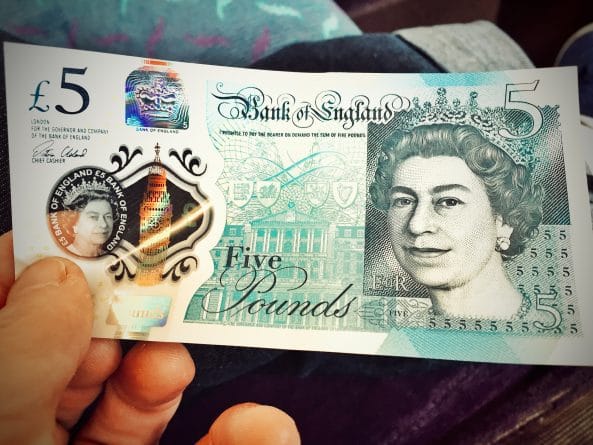 Бизнес и финансы: В Великобритании появились первые подделки новых пятифунтовых банкнот