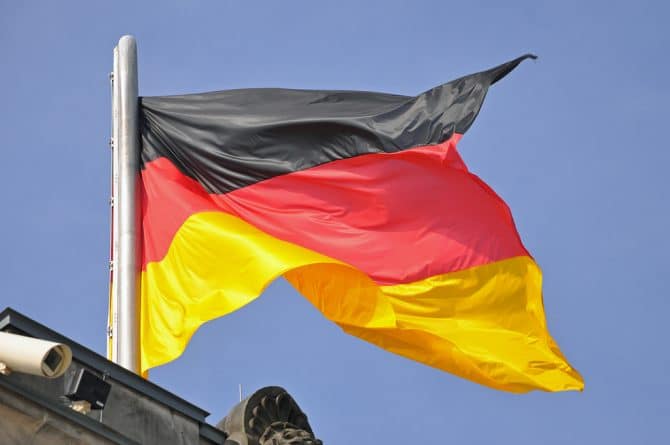 В мире: Немецкие власти получат право проверять мобильные беженцев