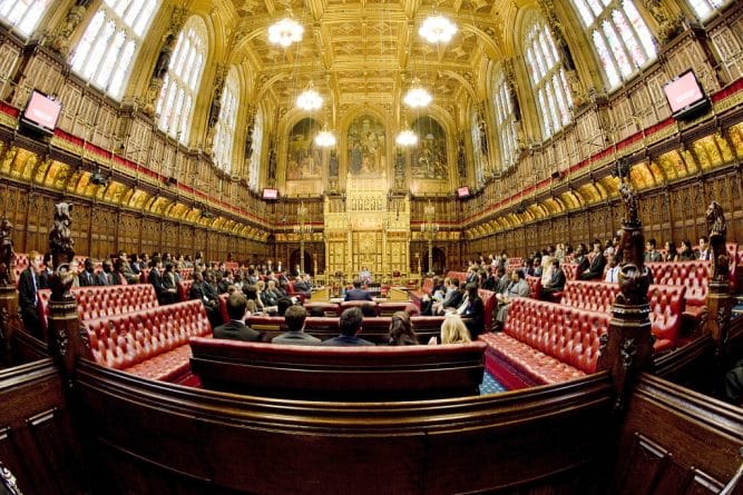 Закон и право: Палата лордов проголосовала против единого рынка с ЕС