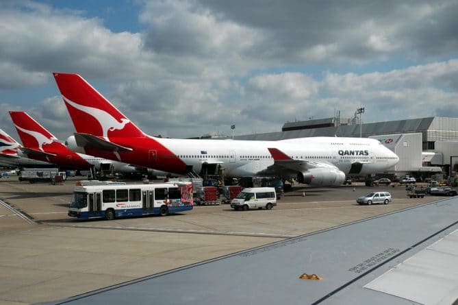 Путешествия: Австралийские авиалинии Quantas предложат пассажирам бесплатный доступ к Netflix и Spotify
