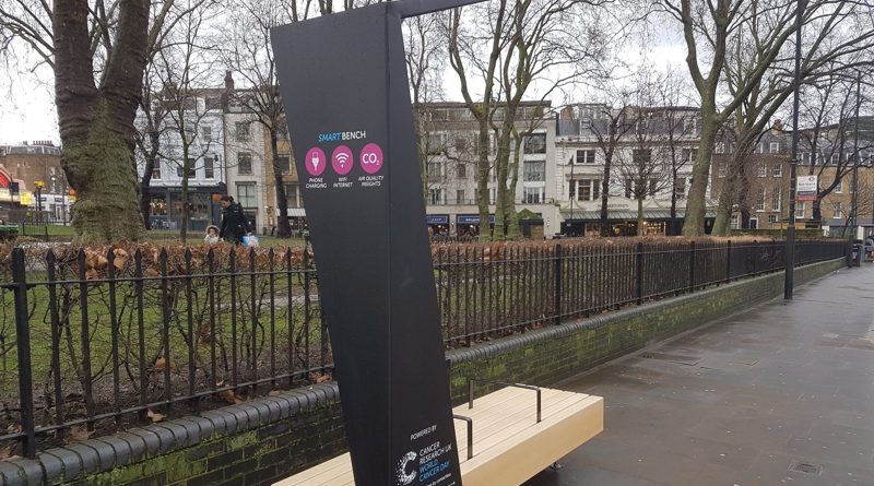 Смарт-скамейки уже в Islington 07022017 Досуг: Смарт-скамейки уже в Islington