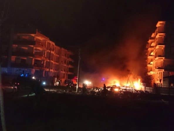 В мире: 17 человек пострадали после взрыва заминированной машины в Турции