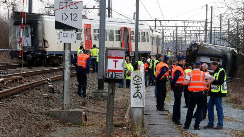 В мире: В Бельгии 20 человек пострадали в аварии пассажирского поезда