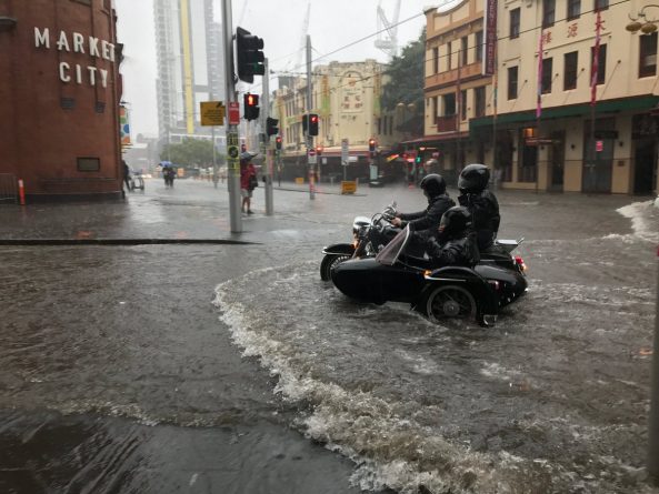 Погода: Мощнейшие ливни в Австралии стали причиной разрушительных наводнений