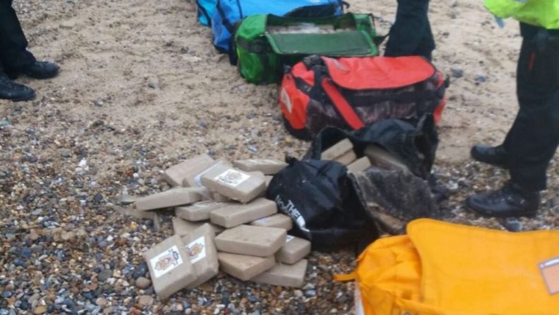 Происшествия: На побережье Норфолка выбросило кокаина на 50 миллионов фунтов