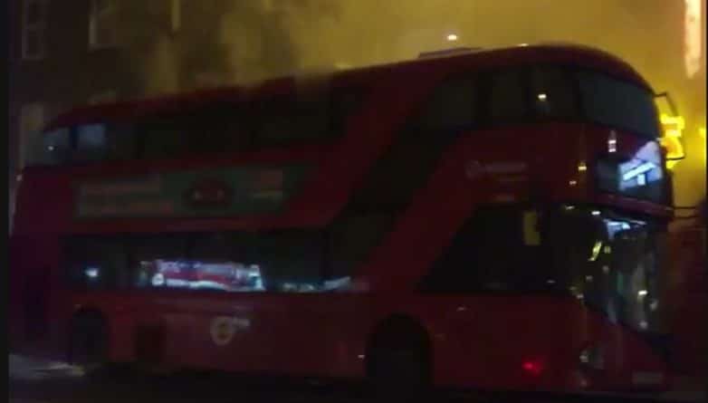 Происшествия: В Tottenham загорелся автобус