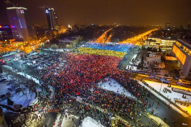 Политика: В Румынии протестующие продолжают требовать отставки правительства
