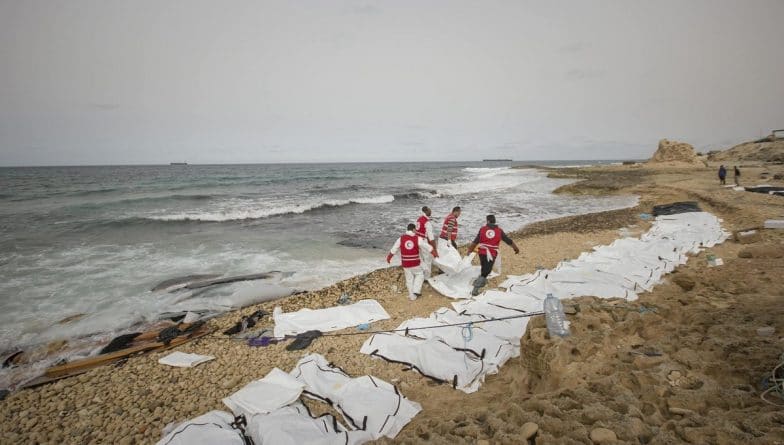 В мире: Множество трупов вынесло на один из пляжей Ливии