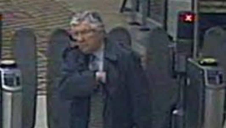 Происшествия: Полицейские ищут мужчину, который плюнул в работницу метро и вылил на неё кофе