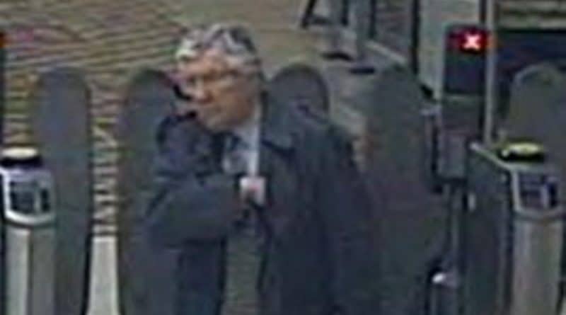 Полицейские ищут мужчину, который плюнул в работницу метро и вылил на неё кофе 22022017 Происшествия: Полицейские ищут мужчину, который плюнул в работницу метро и вылил на неё кофе