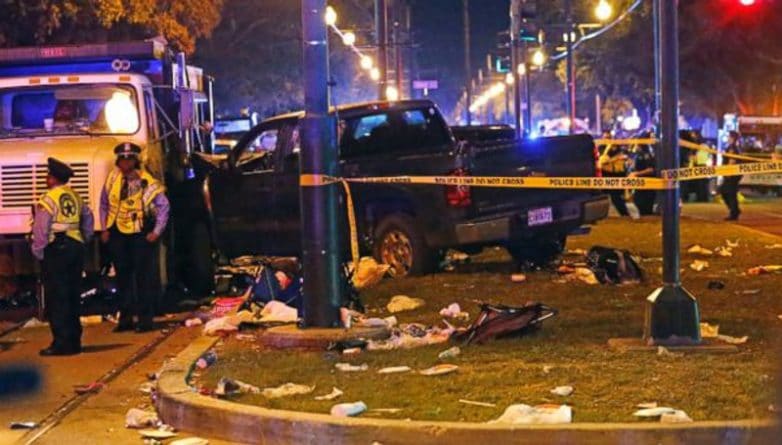 В мире: 28 человек пострадало на параде Mardi Gras, когда автомобиль врезался в толпу