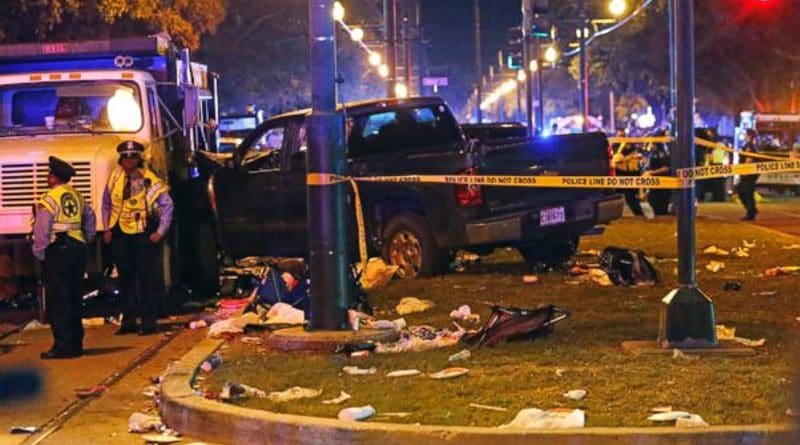 28 человек пострадало на параде Mardi Gras, когда автомобиль врезался в толпу 27022017 В мире: 28 человек пострадало на параде Mardi Gras, когда автомобиль врезался в толпу