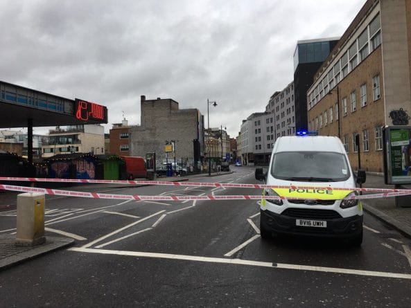 Происшествия: Полиция перекрыла улицу Shoreditch High, после сообщений о бомбе