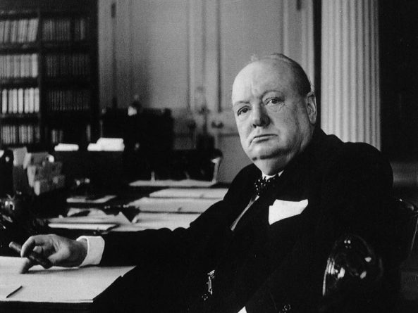 Знаменитости: Исследование: Черчилль верил в инопланетян