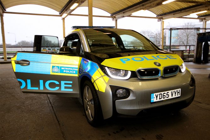 Технологии: Полиция Лондона представила новый парк гибридных автомобилей