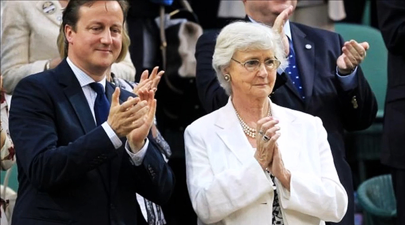 Знаменитости: Мать Дэвида Кэмерона наградили за петицию в поддержку детских центров