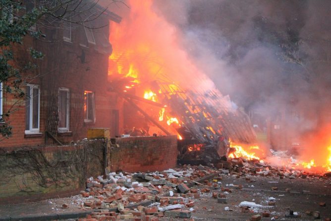 Происшествия: Взрыв газа в жилом доме Оксфорда