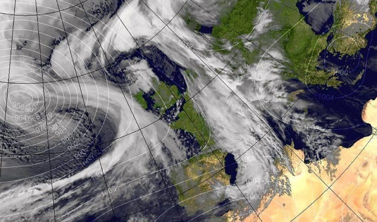 Погода: На Великобританию надвигается шторм Дорис