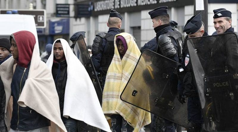 В мире: "Убирайтесь из Франции": Парижская полиция против беженцев