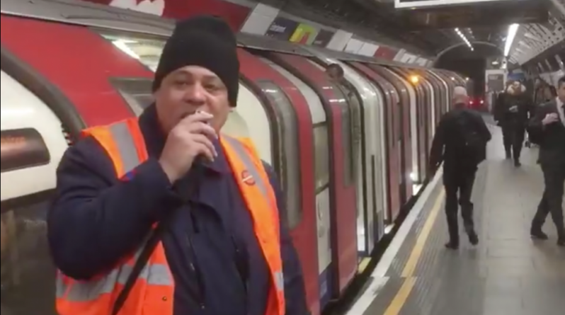 Общество: Работник лондонского метро стал «легендой»